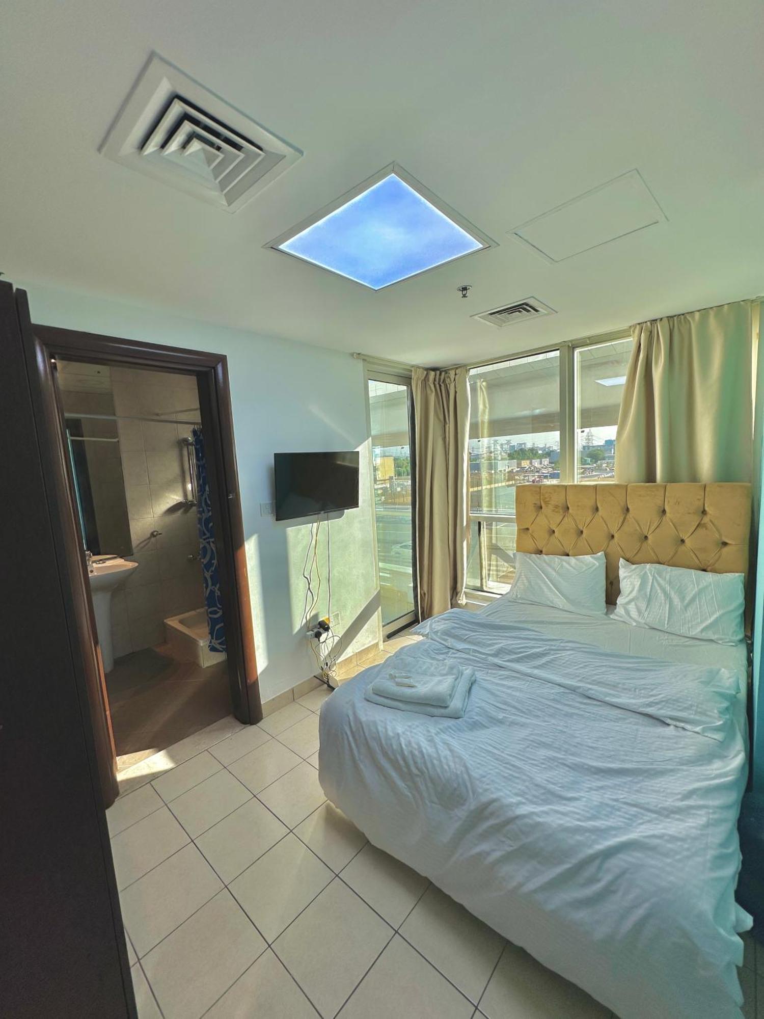 Privatunterkunft Charming Bath Inside & Balcony Dubai