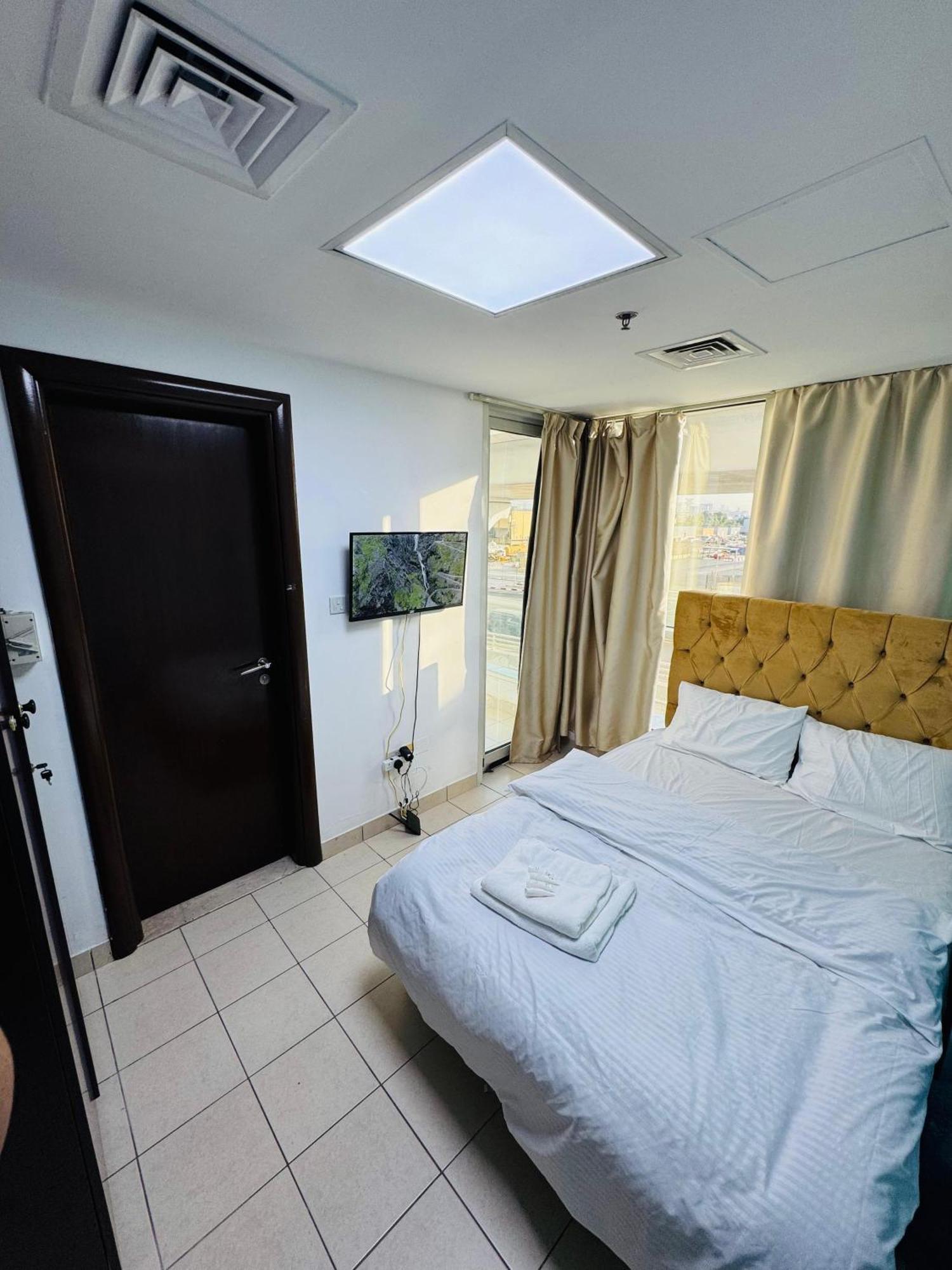 Charming Bath Inside & Balcony Privatunterkunft Dubai